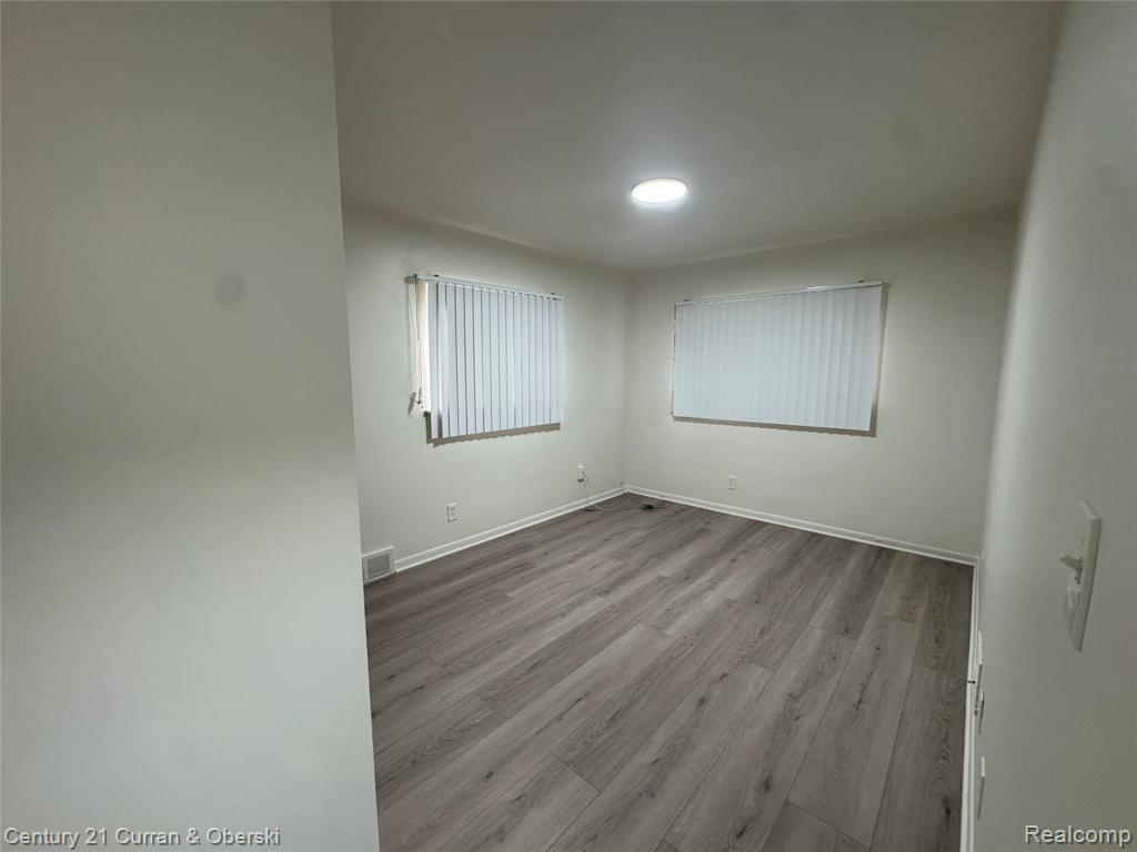 8402 Robindale Avenue, Dearborn Heights, MI 48127 — Photo 14