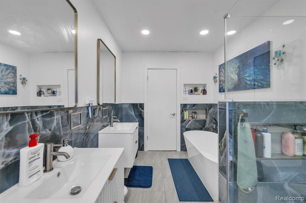 18823 Millar Road, Clinton Twp, MI 48036 — Photo 16