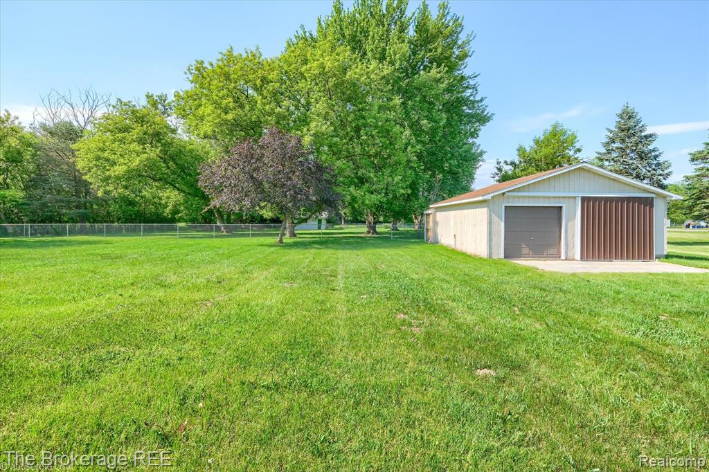 5495 E Coldwater Road, Flint, MI 48506 — Photo 7