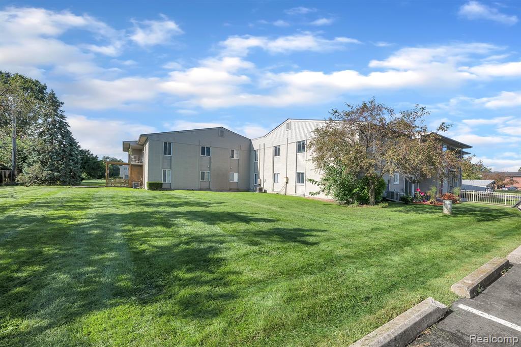 9921 ALLEN POINTE Drive, Allen Park, MI 48101 — Photo 3