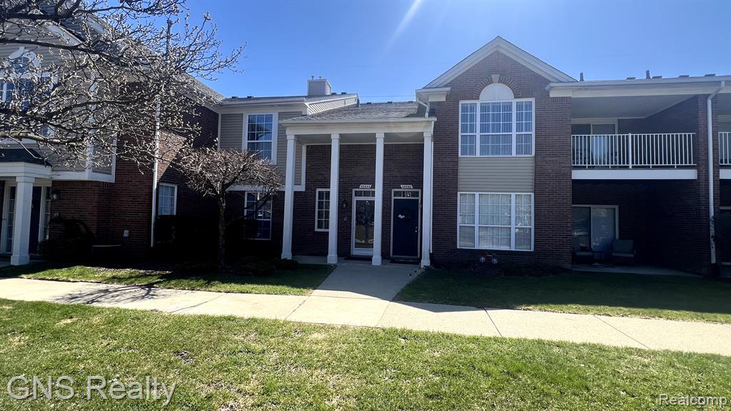 45544 WARWICK Drive, Macomb, MI 48044 — Photo 2