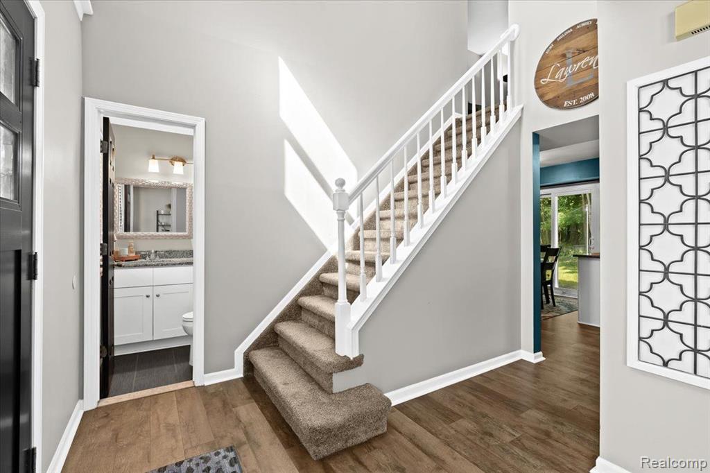 7050 Fox Chase Lane, Westland, MI — Photo 2