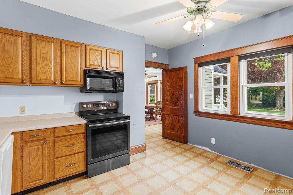 305 N Almont Avenue, Imlay City, MI 48444 — Photo 22