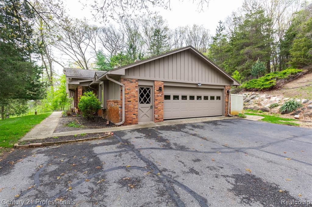 6133 Sundance Trail, Brighton, MI 48116 — Photo 38