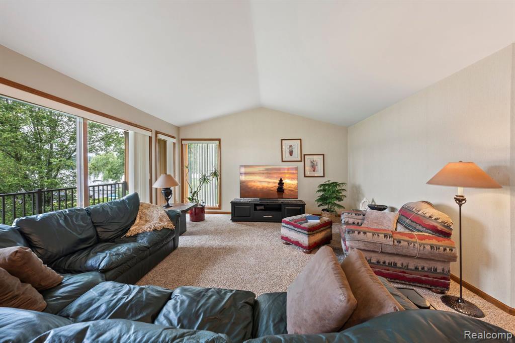 966 WOLVERINE Drive, Wolverine Lake, MI 48390 — Photo 10