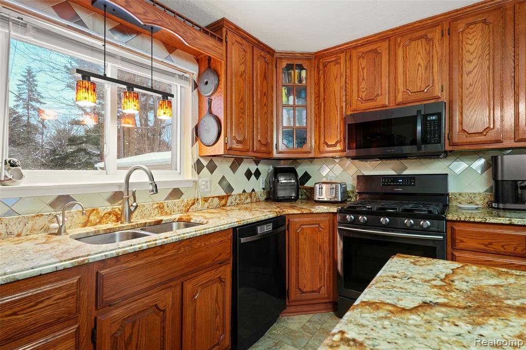 70482 Wolcott Road, Armada, MI — Photo 12