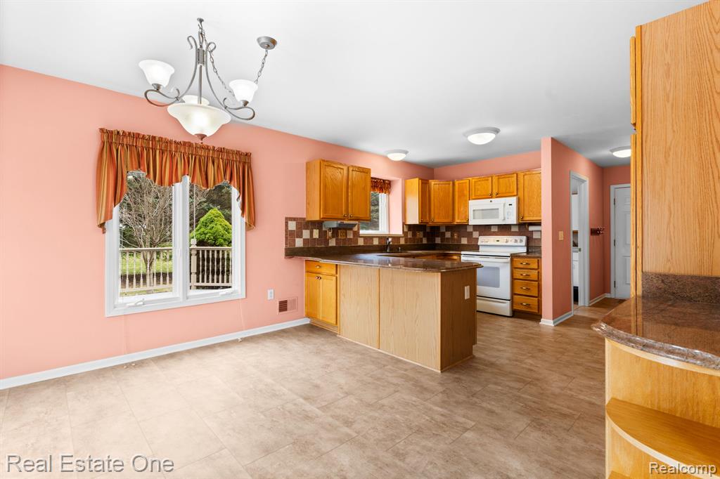 9305 Rotondo Drive, Howell, MI 48855 — Photo 37