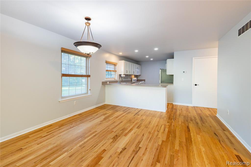 751 Lochaven Road, Waterford, MI 48327 — Photo 10