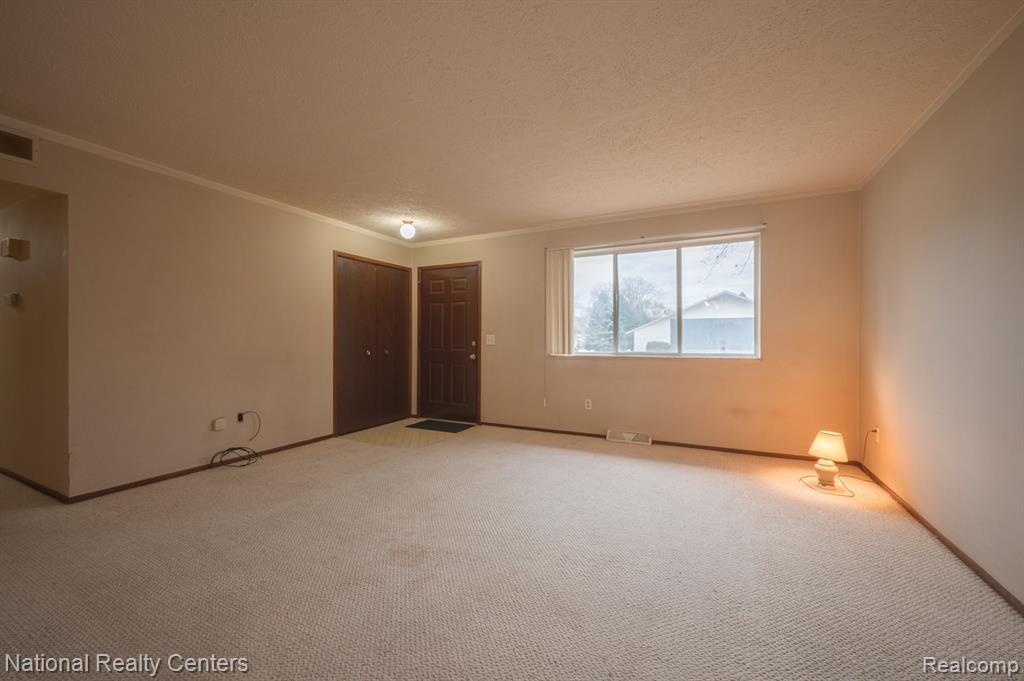 47445 DEQUINDRE Road, Rochester Hills, MI 48307 — Photo 5