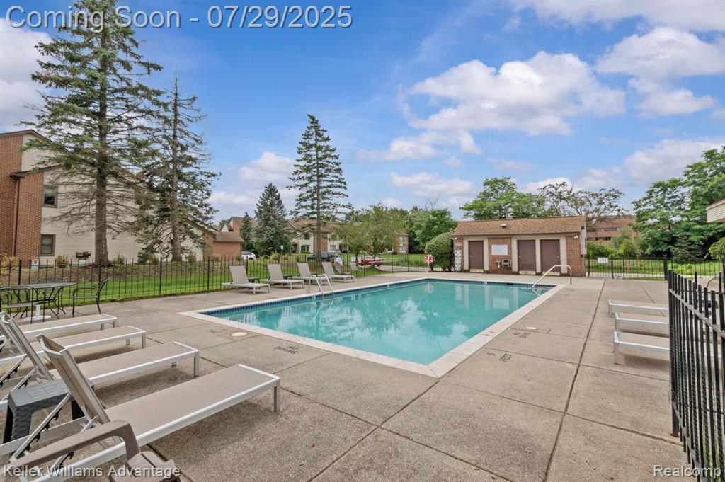 6660 Ridgefield Circle, 104, West Bloomfield, MI — Photo 39