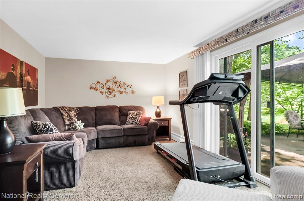 1521 Thread Valley, Holly, MI 48442 — Photo 37