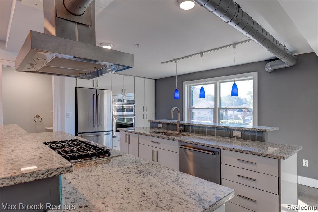 638 W 11 Mile Road, Royal Oak, MI 48067 — Photo 9