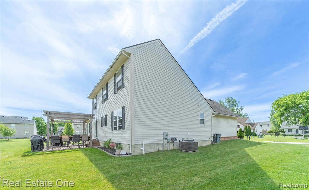 4433 JORDAN Drive, Grand Blanc, MI 48439 — Photo 5