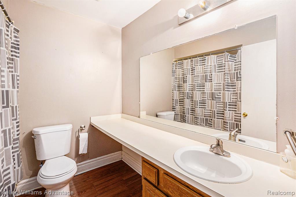 670 E Fox Hills Drive, Bloomfield, MI 48304 — Photo 9