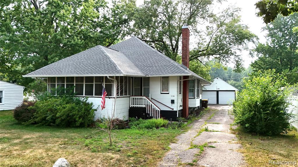 118 Commercial Street, Chesaning, MI 48616