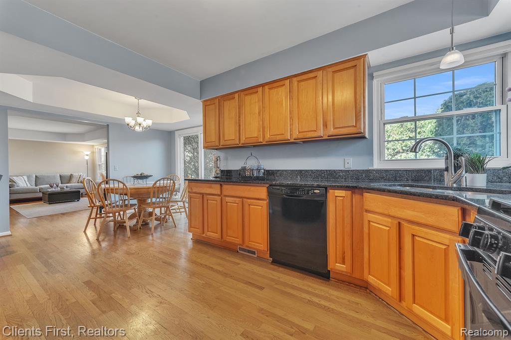 46408 DOUBLETREE Road, Canton, MI 48187 — Photo 20
