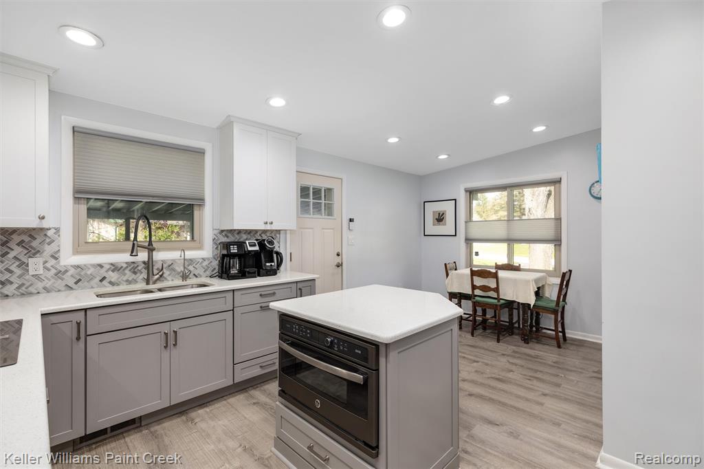 3340 Ordam Court, Oakland, MI — Photo 9
