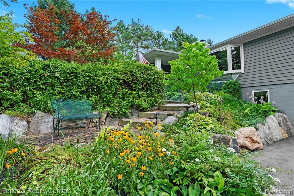 1785 Middle Road, Highland, MI — Photo 4