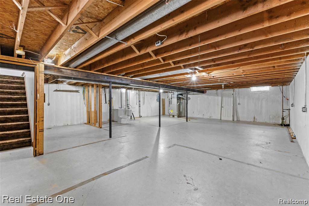 8456 Robindale Street, Dearborn Heights, MI 48127 — Photo 15