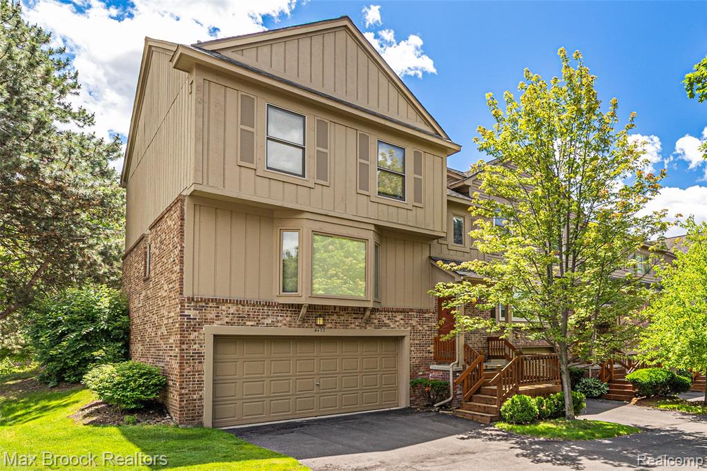 6452 Aspen Ridge Boulevard, West Bloomfield, MI — front exterior