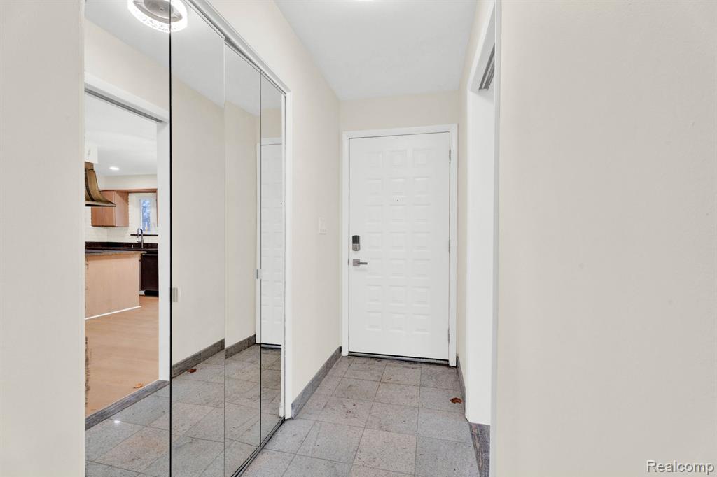 915 James K Boulevard, Pontiac, MI 48341 — Photo 14