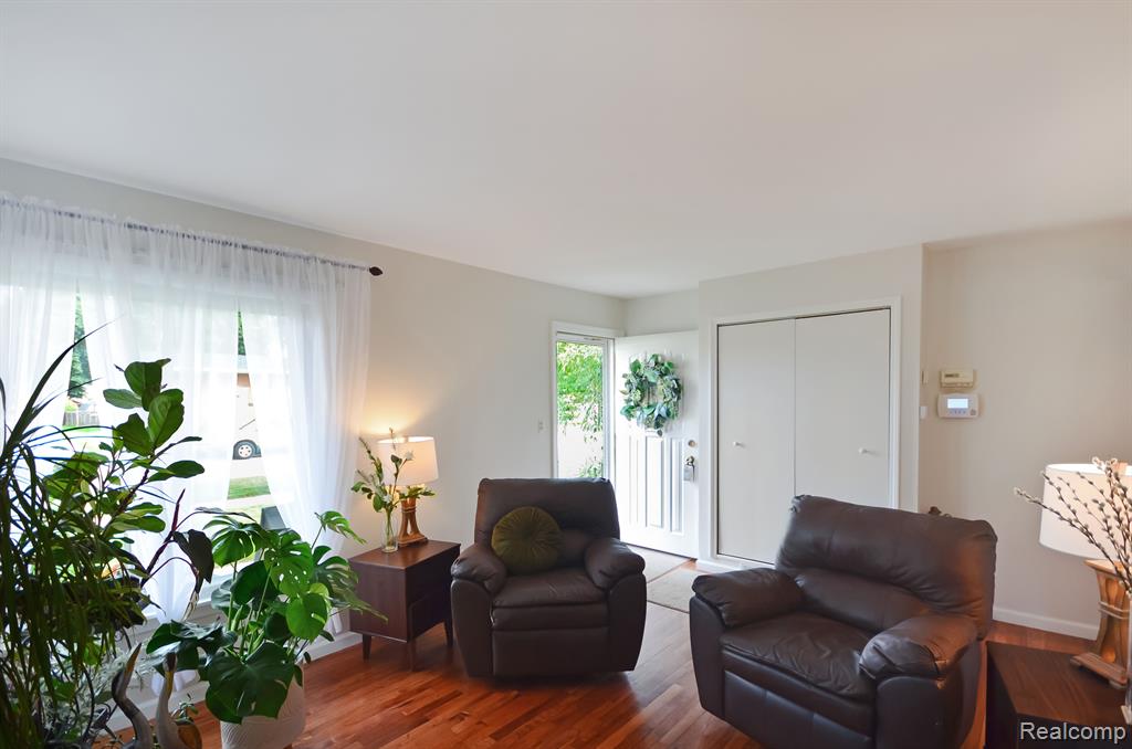 43475 Deborah Drive, Sterling Heights, MI 48313 — Photo 4