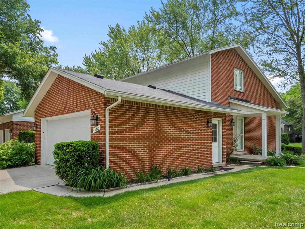 42712 Elizabeth Circle, Clinton Twp, MI 48038 — Photo 3