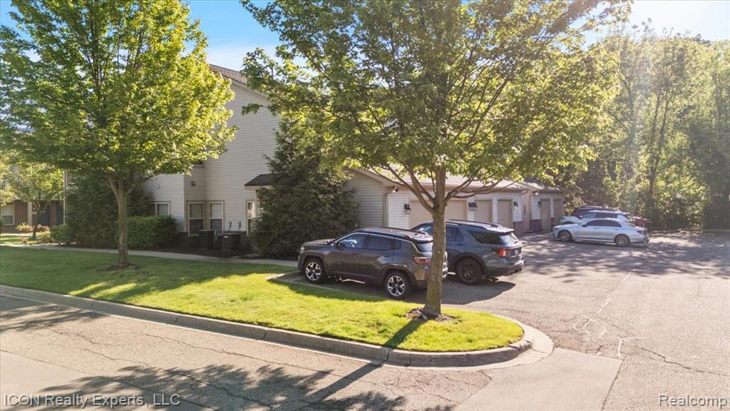 527 Red Oak Court, Commerce Twp, MI 48390 — Photo 31