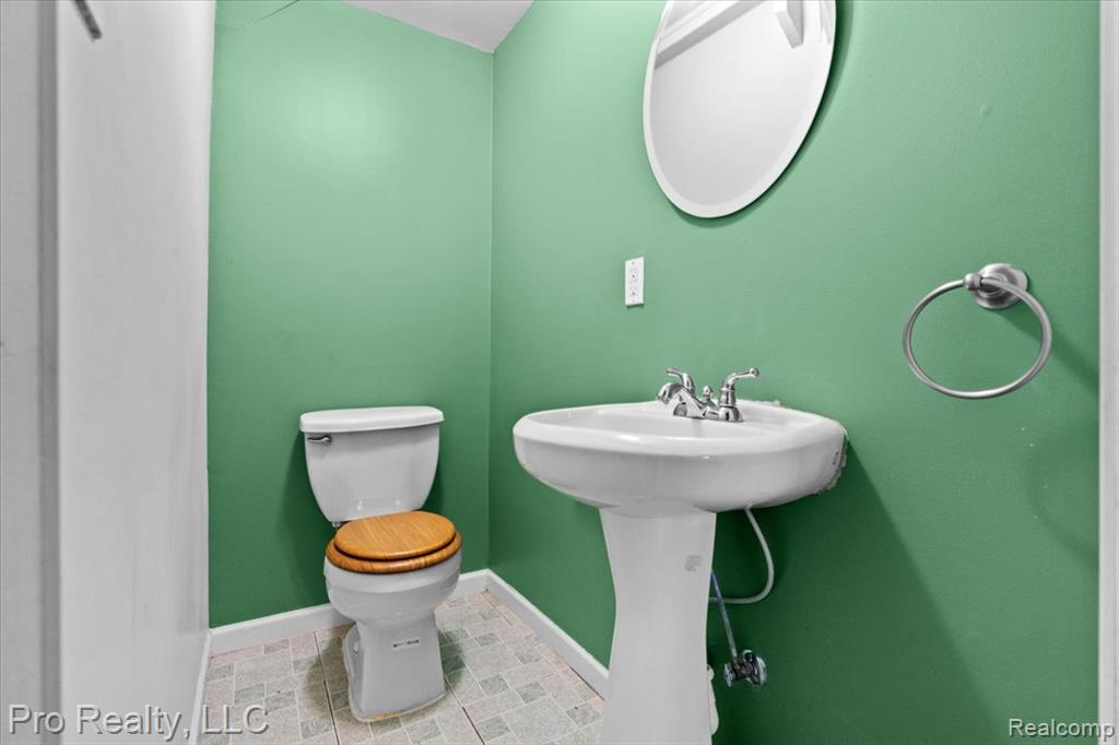 715 N Altadena Avenue, Royal Oak, MI 48067 — Photo 24