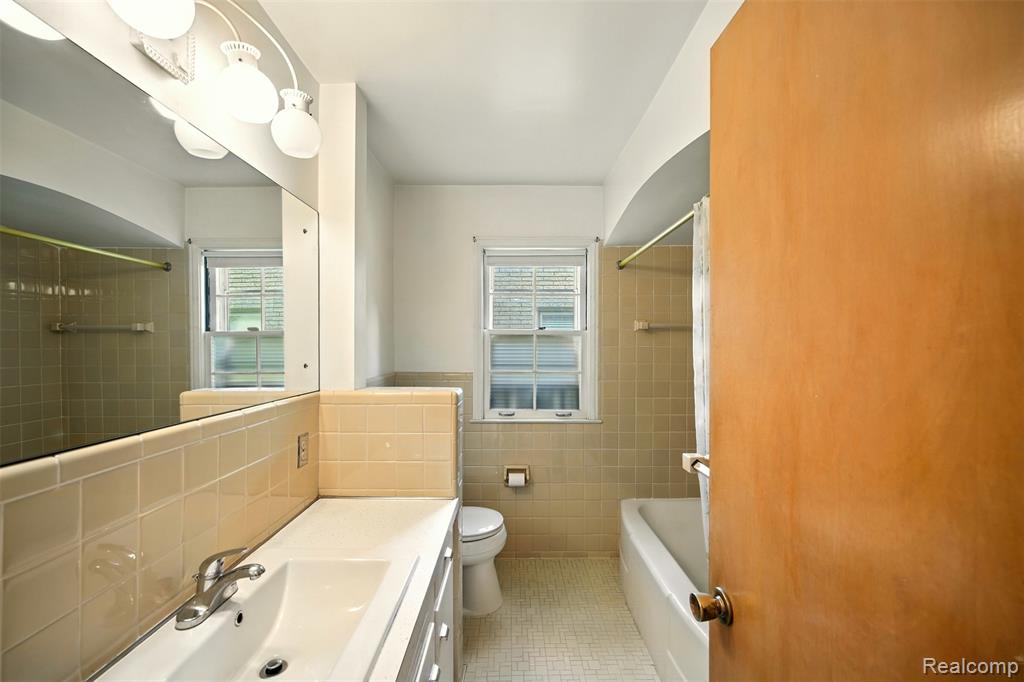826 Shoreham Road, Grosse Pointe Woods, MI 48236 — Photo 15