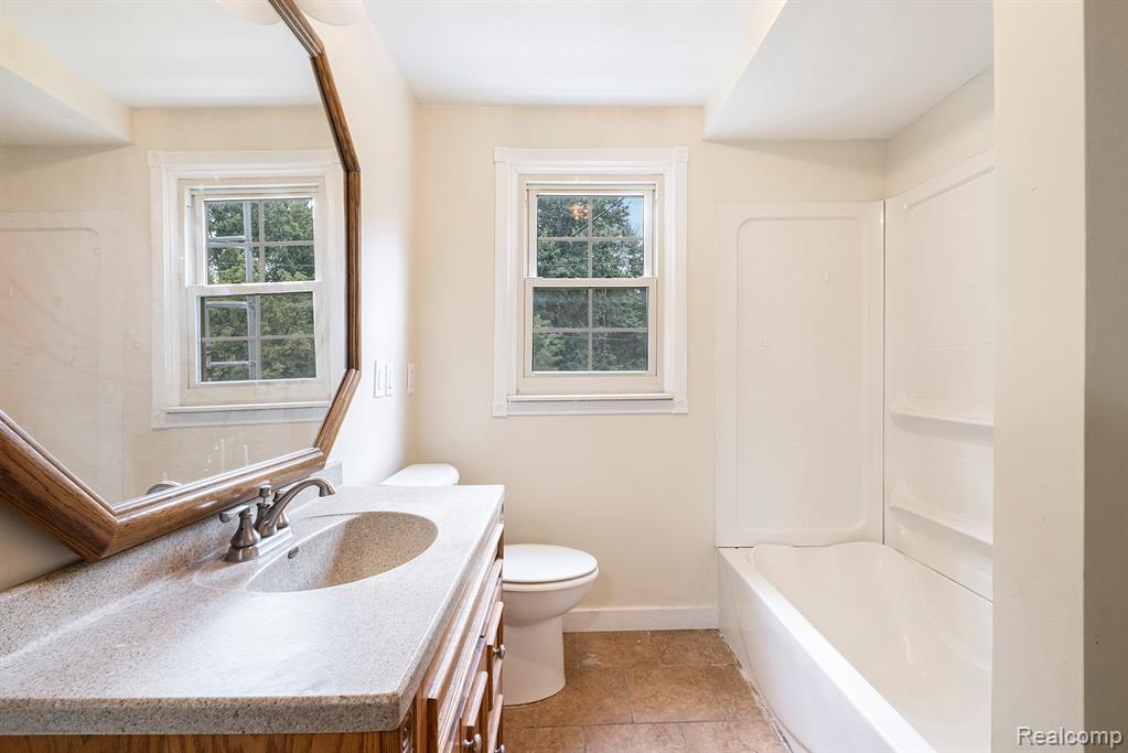 5397 Mapletree Drive, Flint, MI 48532 — Photo 16