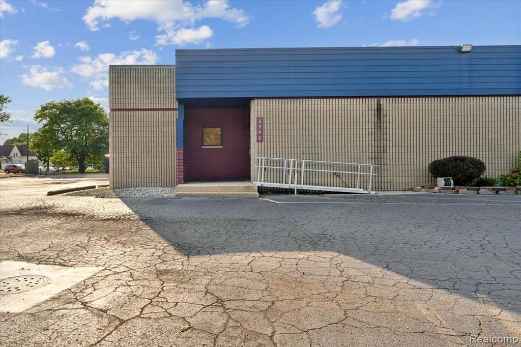 3540 Biddle Ave, Wyandotte, MI 48192