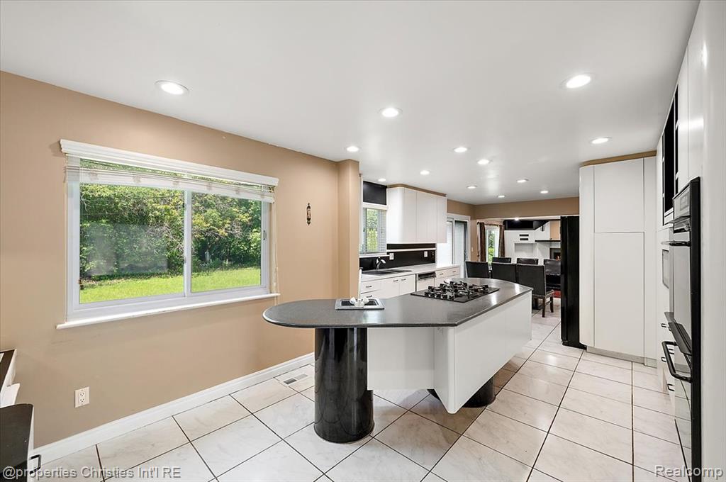 6628 Heather Heath, West Bloomfield, MI — Photo 16