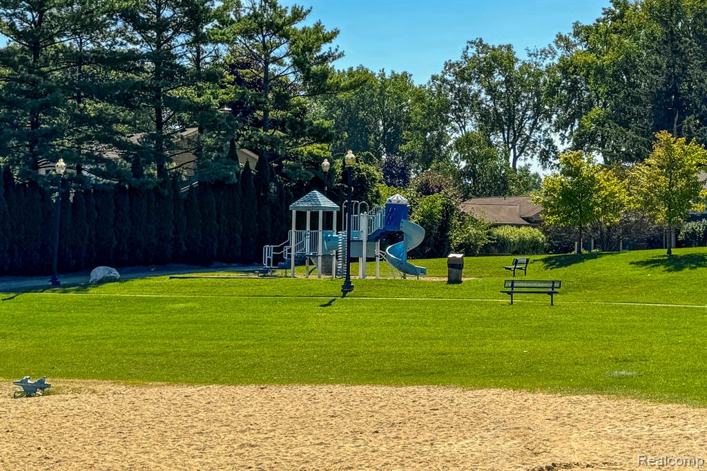 422 THORNEHILL Trail, Oxford, MI 48371 — Photo 44