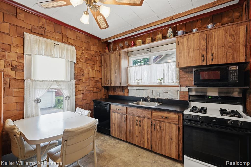 4218 Huron Street, Dearborn Heights, MI 48125 — Photo 9