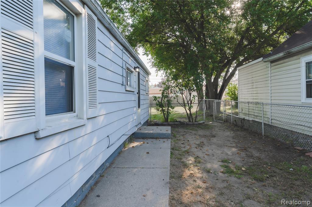 4901 Cornell Street, Dearborn Heights, MI 48125 — Photo 7