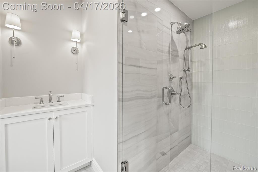 5305 Elmgate Bay Drive, Orchard Lake Village, MI 48324 — Photo 30