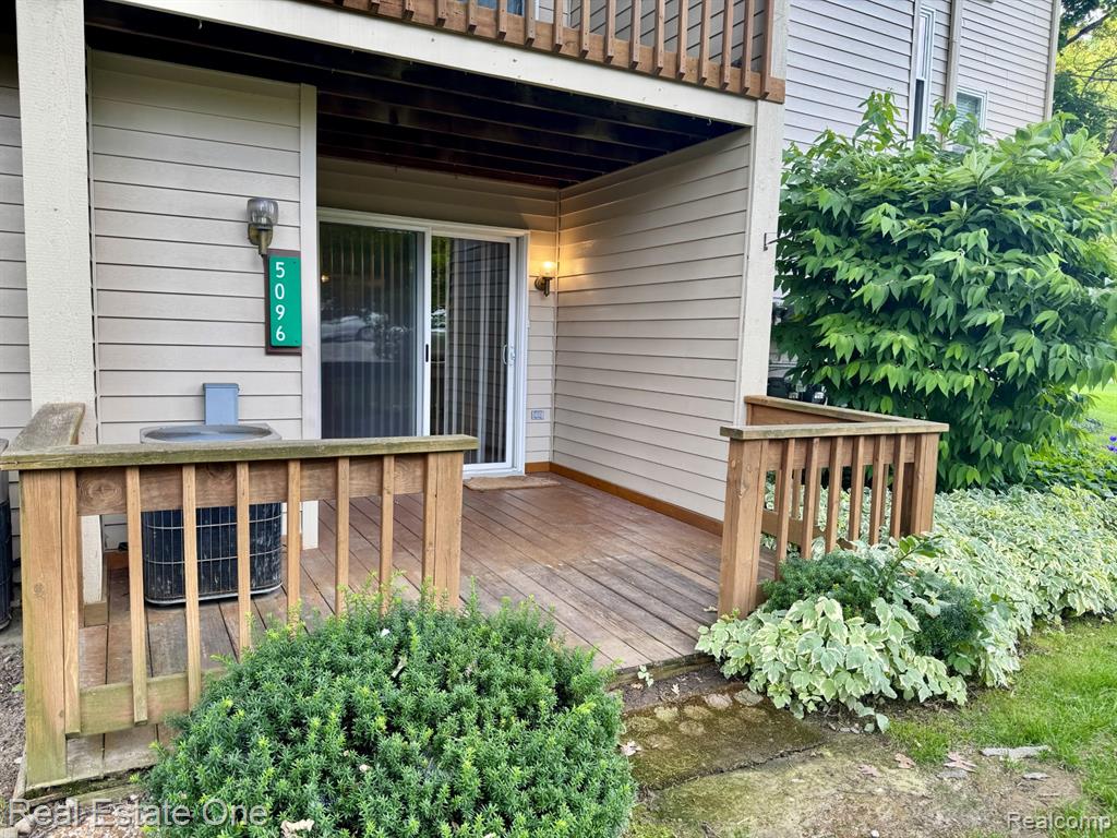 5096 Harbor Oak Drive, 31, Waterford, MI 48329 — Photo 6