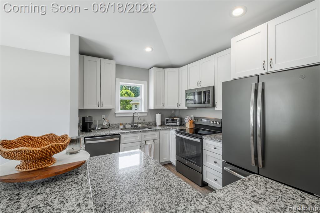 145 Whispering Pines Drive, Fenton, MI 48430 — Photo 13