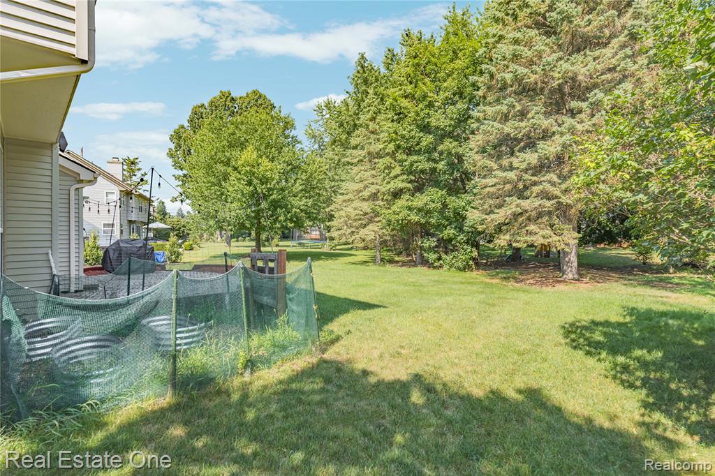 7570 Greenway Lane, West Bloomfield, MI 48324 — Photo 71