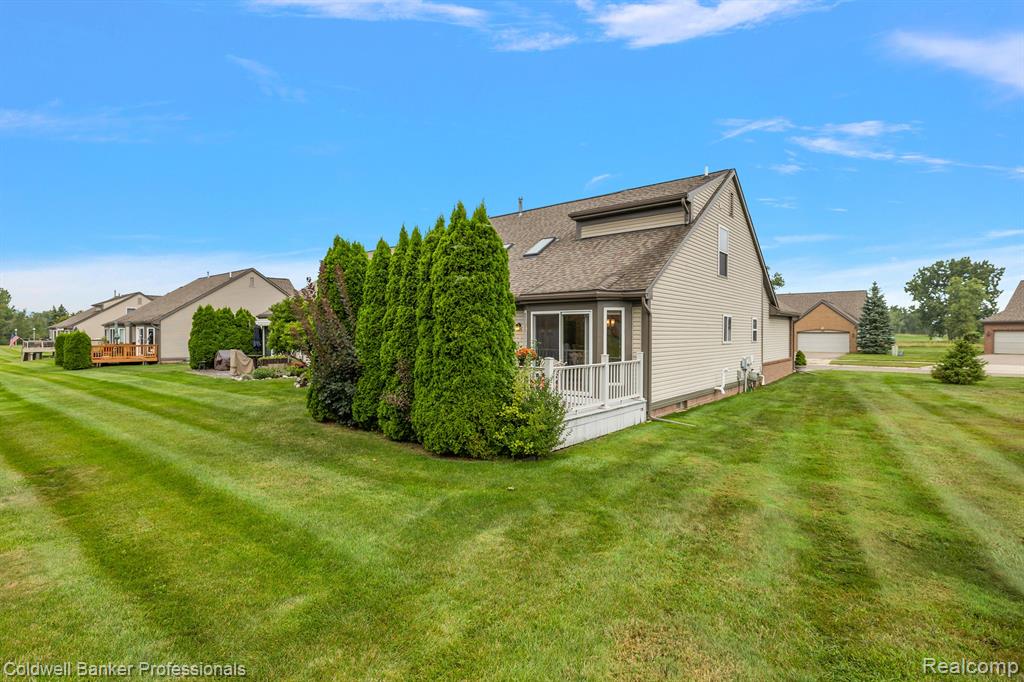 451 GOLF VILLA Drive, Oxford, MI 48371 — Photo 5