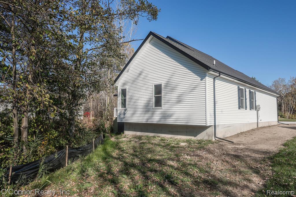 2047 Edward Lane East, MI — Photo 33