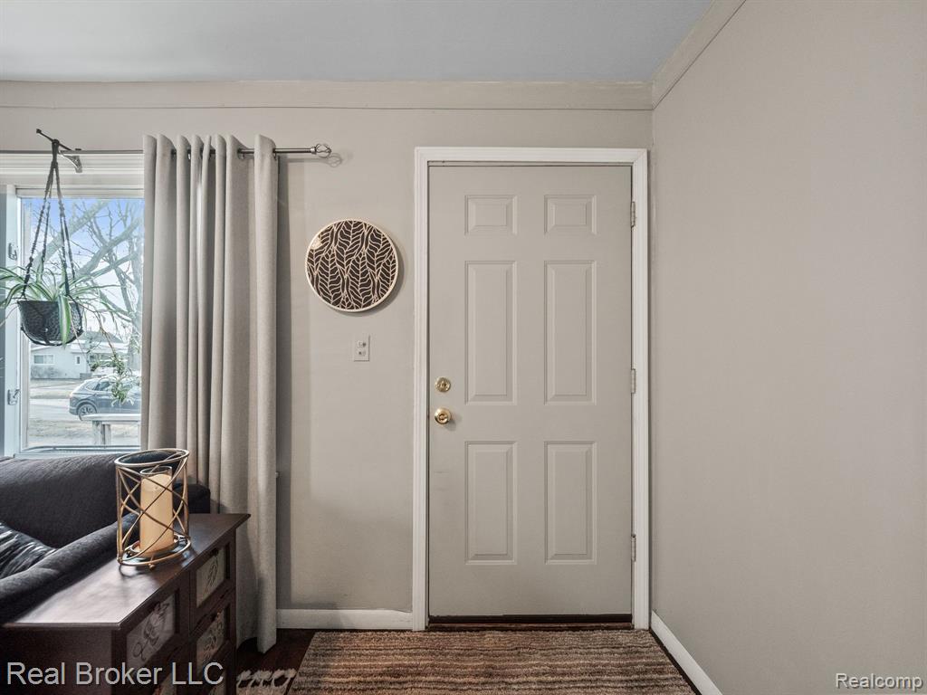 963 E MADGE Avenue, Hazel Park, MI 48030 — Photo 15