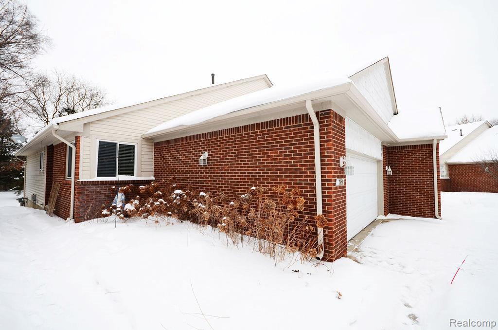 7968 Divot Drive E, 5, Waterford, MI 48327 — Photo 3