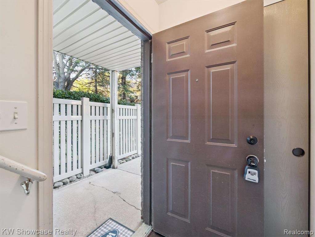 61011 Greenwood Drive, South Lyon, MI 48178 — Photo 4