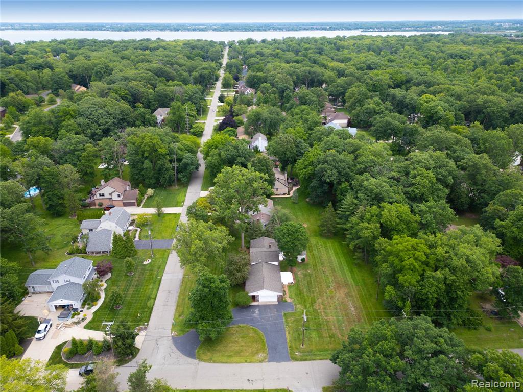8695 Stout Avenue, Grosse Ile, MI 48138 — Photo 47