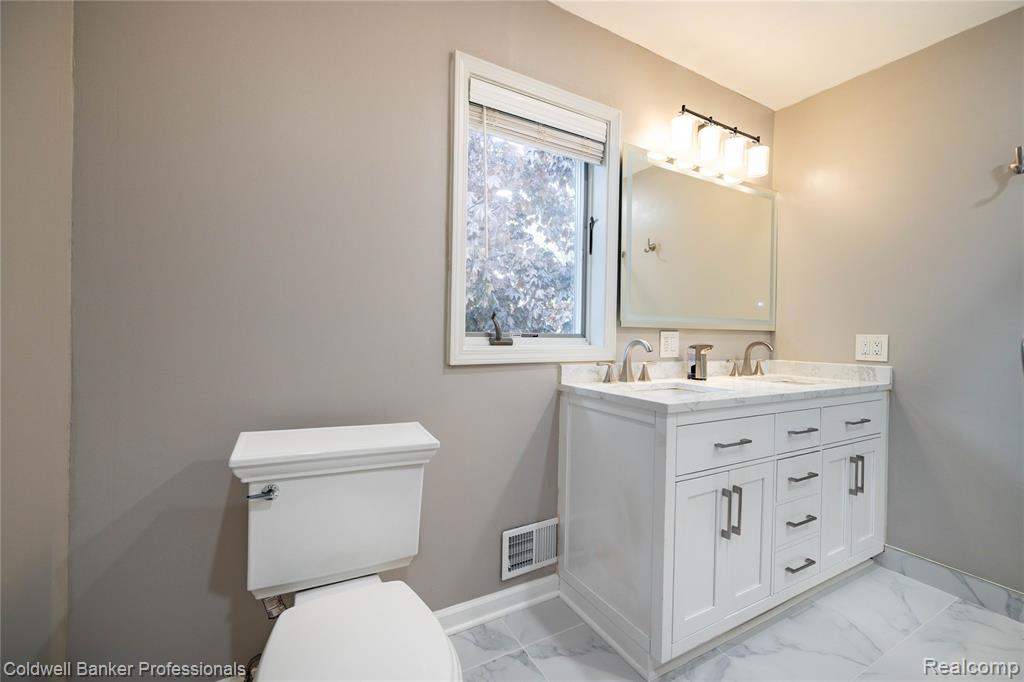 4020 Totem Lane, Waterford, MI 48328 — Photo 25