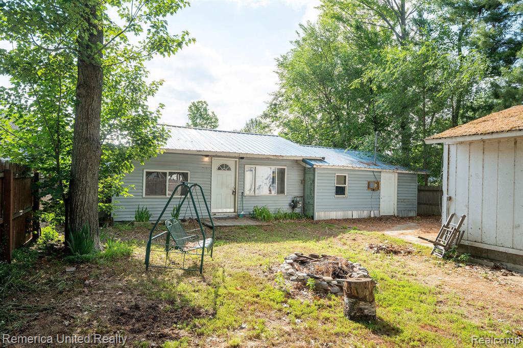106 Devonshire Drive, Prudenville, MI 48651 — Photo 2
