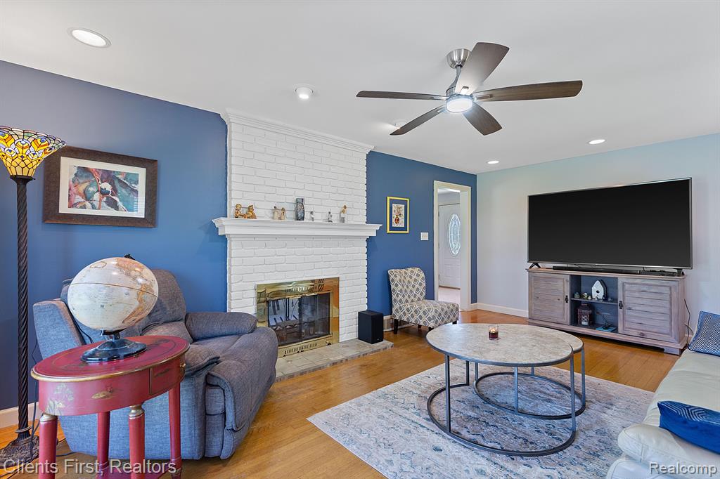 9350 BYROMAR Lane, Grosse Ile, MI 48138 — Photo 8
