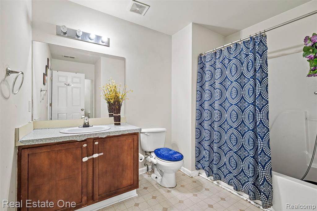 21628 Majestic Drive, Trenton, MI 48183 — Photo 7